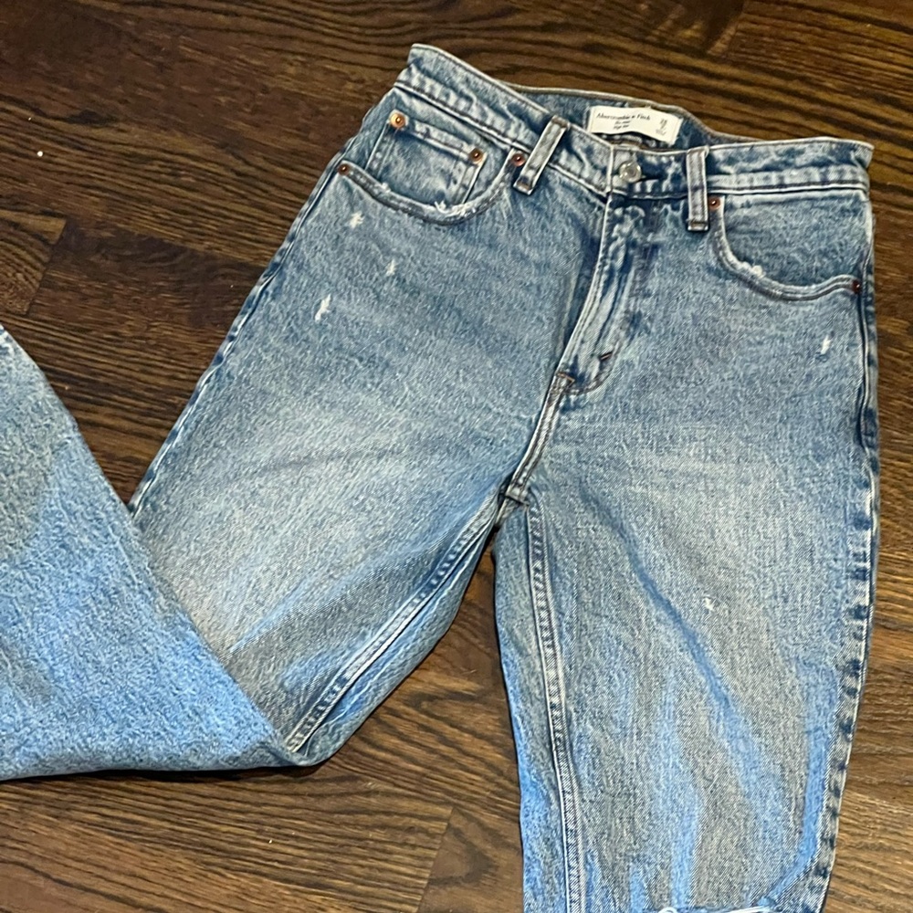 Abercrombie & Fitch high rise mom jean